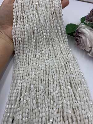 White moonlight 4x6mm teardrop shape, 38cm long chain