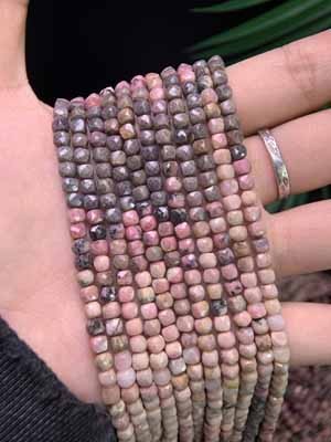 Gradient rose stone sugar cube (size: 4-5mm) semi-finished long chain 39cm.