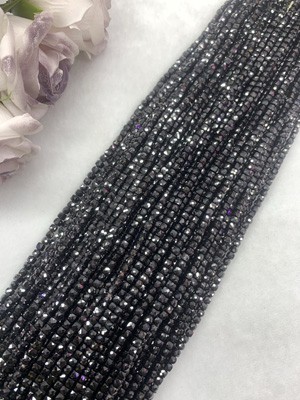 Black spinel sugar cube 4x4mm, long chain 38cm.