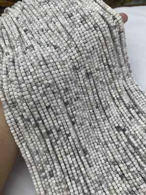 White pine sugar cube 3x3mm, long chain 38cm