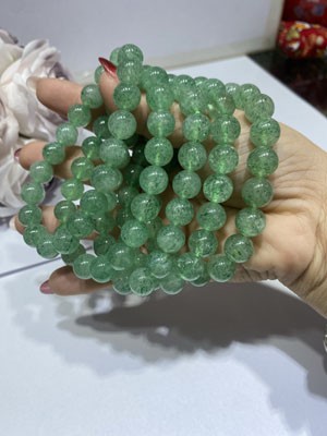 Green Strawberry Crystal 10mm Smooth Beads Bracelet (¥3.5 per gram)