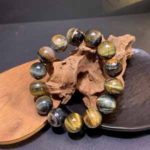 Symbiotic two-color tiger's eye (14mm) single-wrap bracelet, domineering cat's eye pattern.
