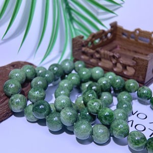 Vibrant Green Diopside Single Loop Bracelet (7-16mm)