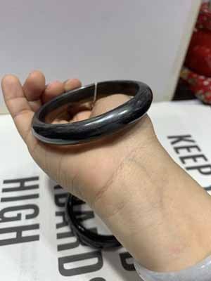 Sugilite Bangle, Size 58–60