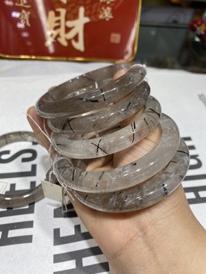 Black hair crystal bangle, size 52-55.
